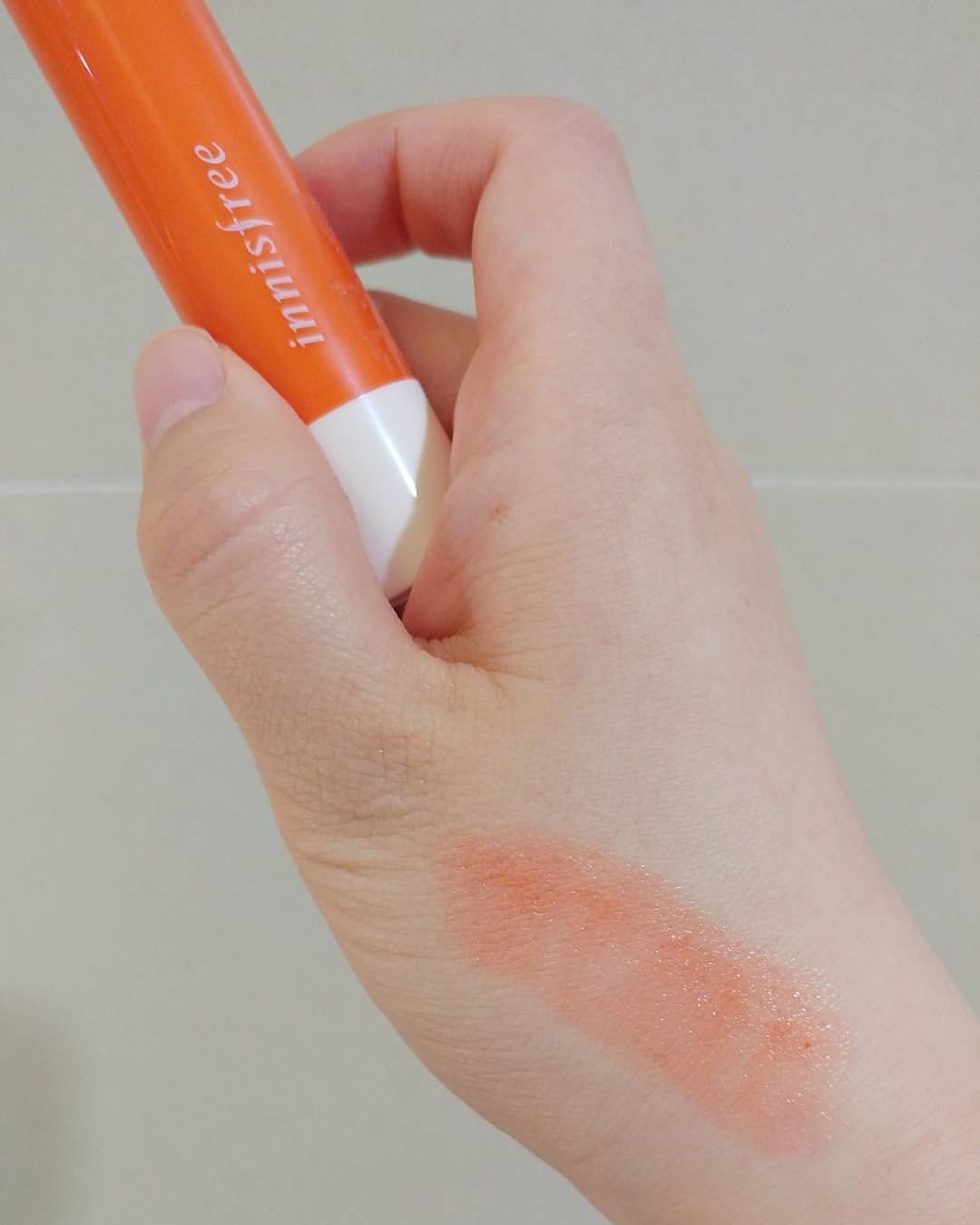 innisfree glow tint lip balm swatch , innisfree glow lip balm รีวิว , innisfree glow lip balm review , innisfree glow tint lip balm ราคา